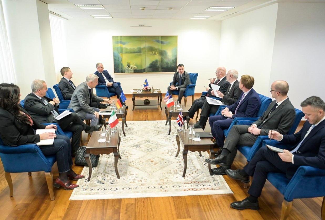 Kurti takon ambasadorët e shteteve të QUINT-it dhe Shefin e Zyrës së BE në Kosovë