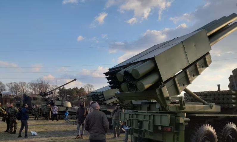 Vuçiçi prezanton sistemin antidron që Serbia bleu nga Rusia