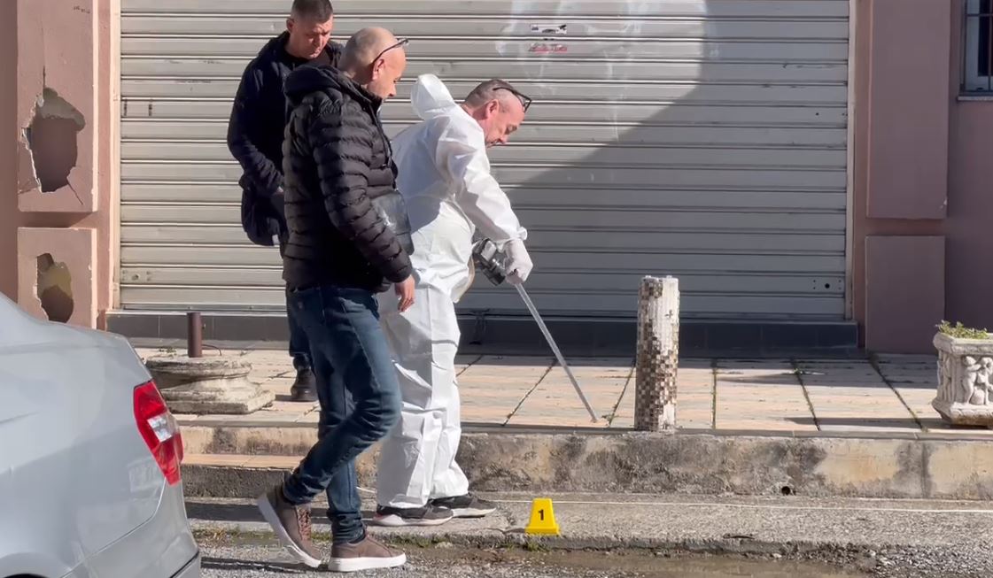 Plagoset me thikë 22-vjeçari në Shkodër, autori në kërkim