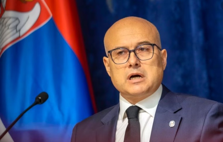 Ministri serb i Mbrojtjes: Na pret luftë diplomatike për dinarin