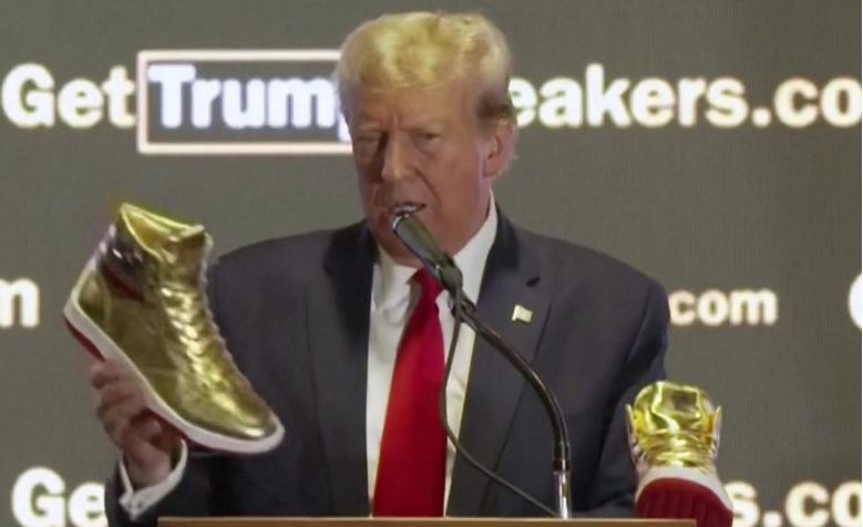 Trump prezanton linjën e atleteve të tij një ditë pasi gjykata e gjobiti me $355 mln