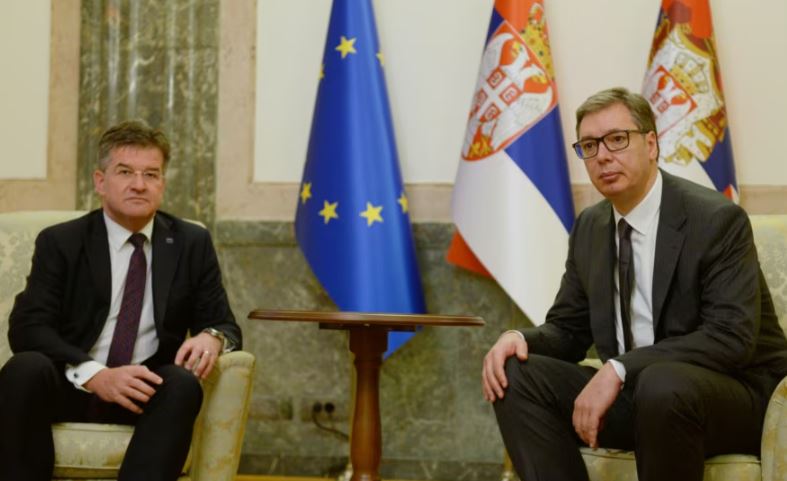 Lajçak dhe Vuçiç bisedojnë për vazhdimin e dialogut Kosovë-Serbi
