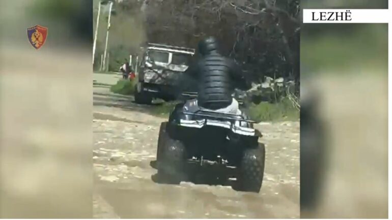 Shpërndante kanabis me motorin pa targa, e “pëson” i riu në Lezhë