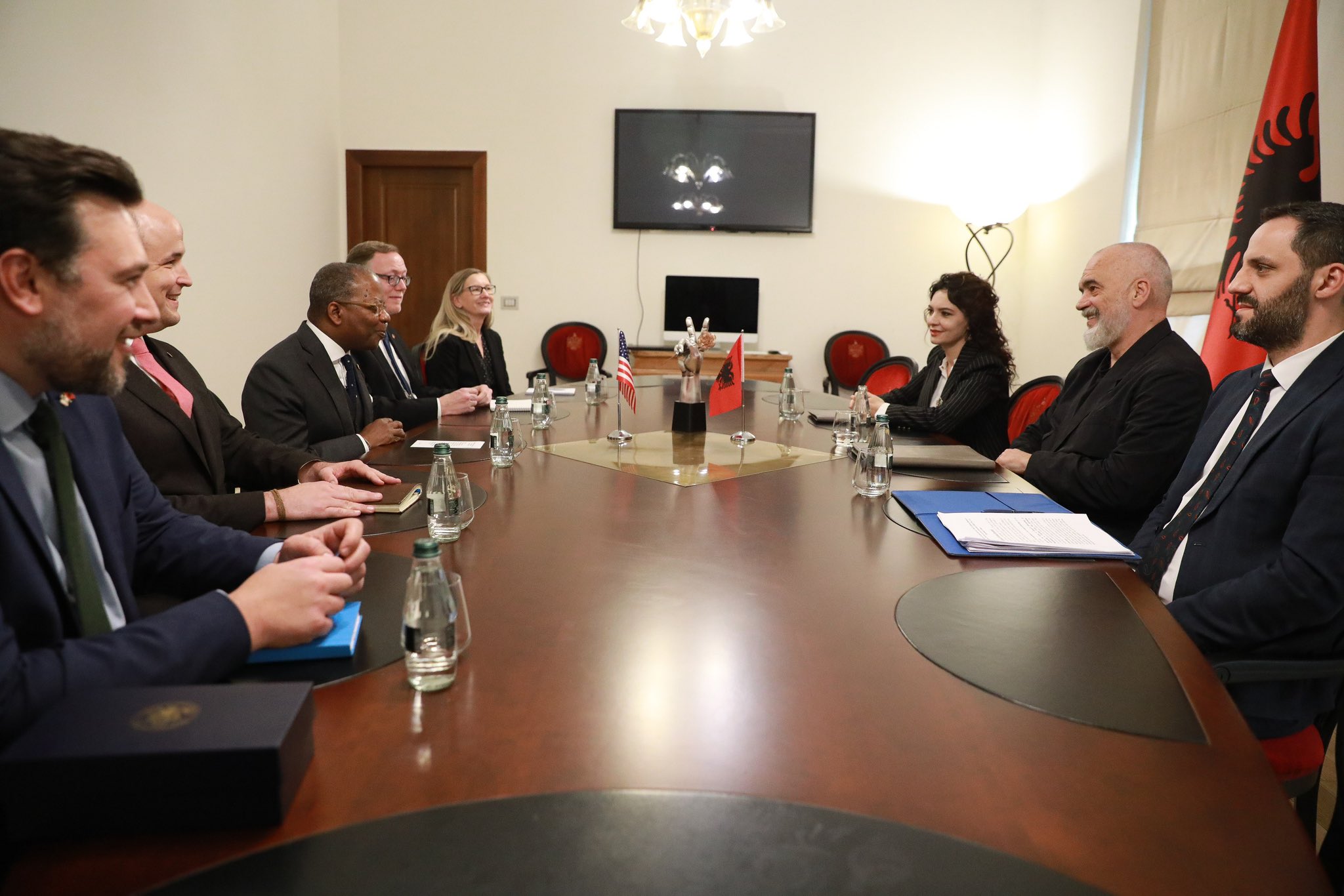 Ambasada e SHBA zbardh takimin e Ndihmës Sekretarit amerikan me Ramën