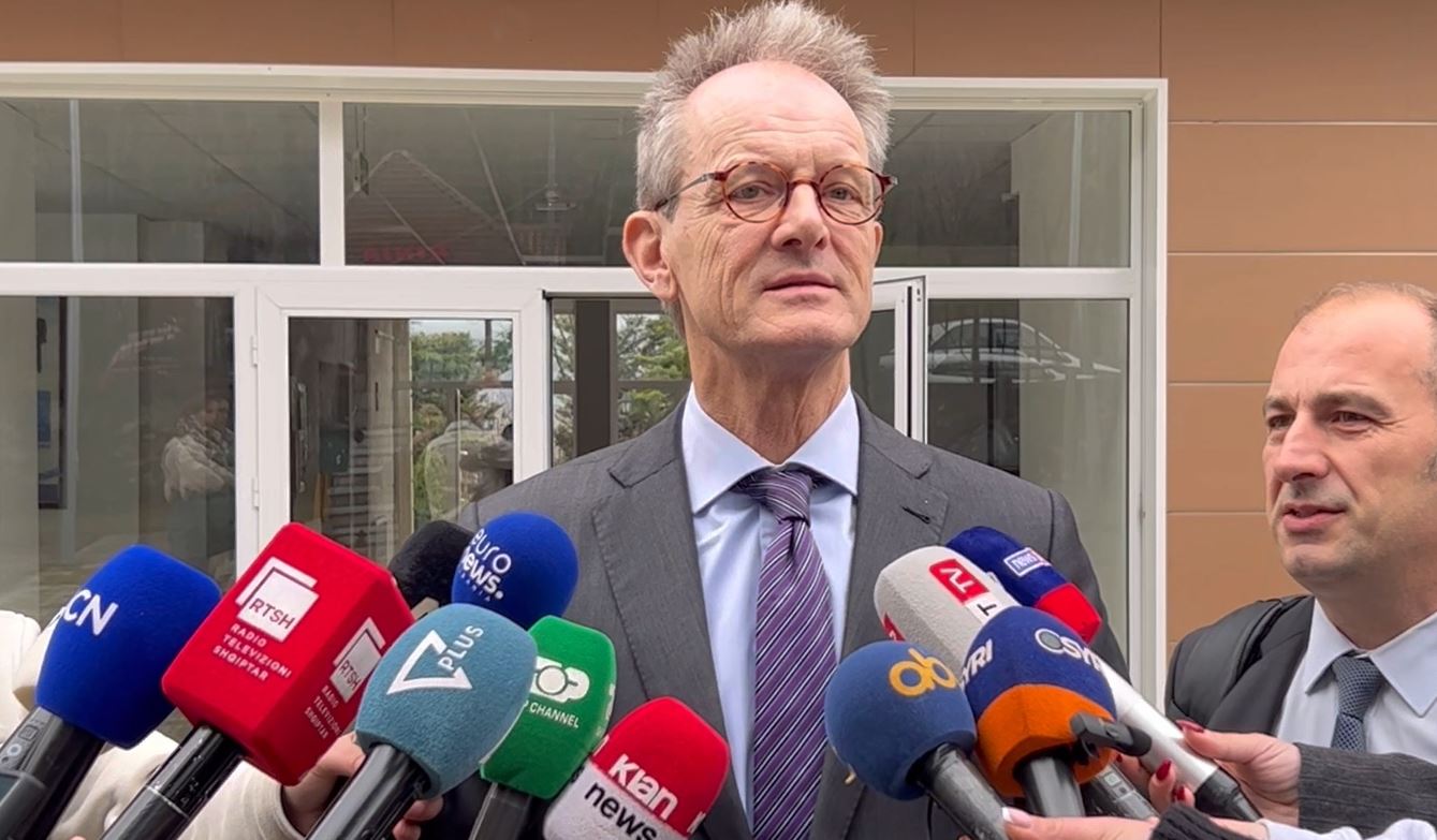 Ambasadori i Holandës nga Korça: Vendimi për negociatat do merret shpejt