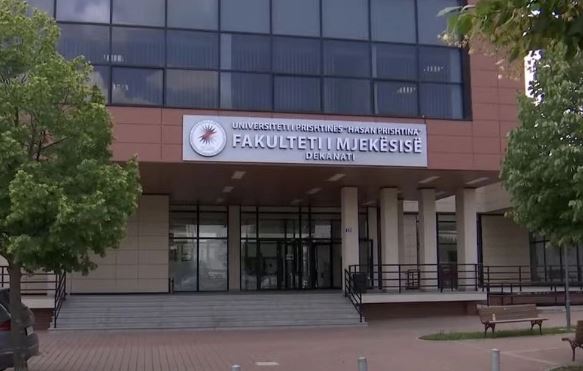 Kosovë| 27 studentë denoncojnë pedagogun e matematikës për ngacmim seksual