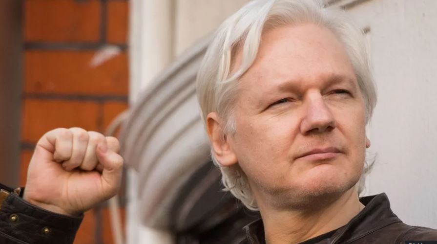 Biden “po shqyrton” kërkesën për të hequr akuzat ndaj Assange