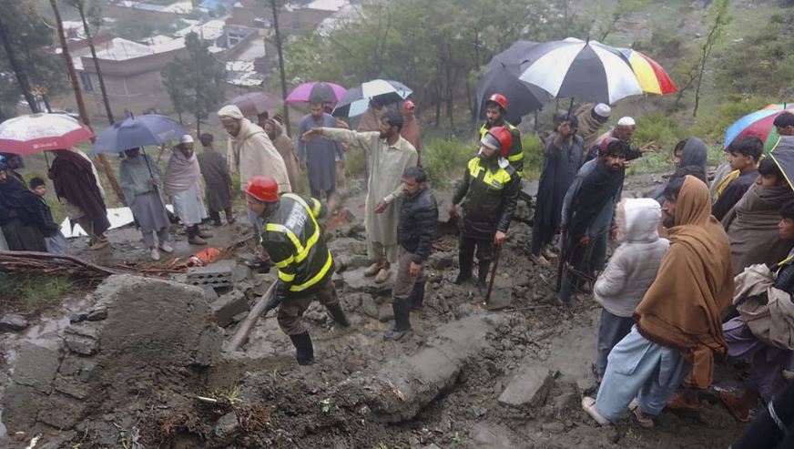 Shirat e rrëmbyer dhe rrufetë i marrin jetën të paktën 36 personave në Pakistan