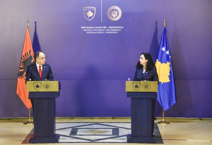 Begaj takohet me Osmanin, merr pjesë në forumin “Gruaja, Paqja dhe Siguria”