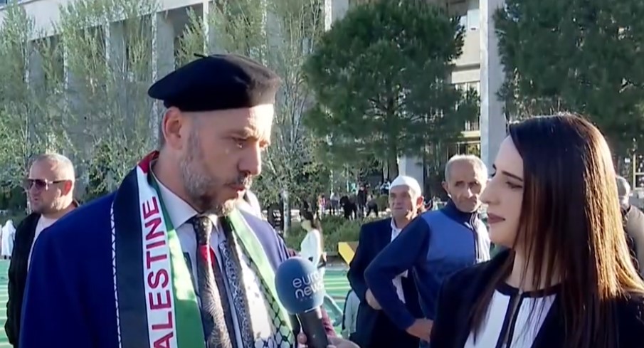 “Jepni sadaka, të gjithë duhet të hanë drekën e Bajramit”- Ylli Gurra
