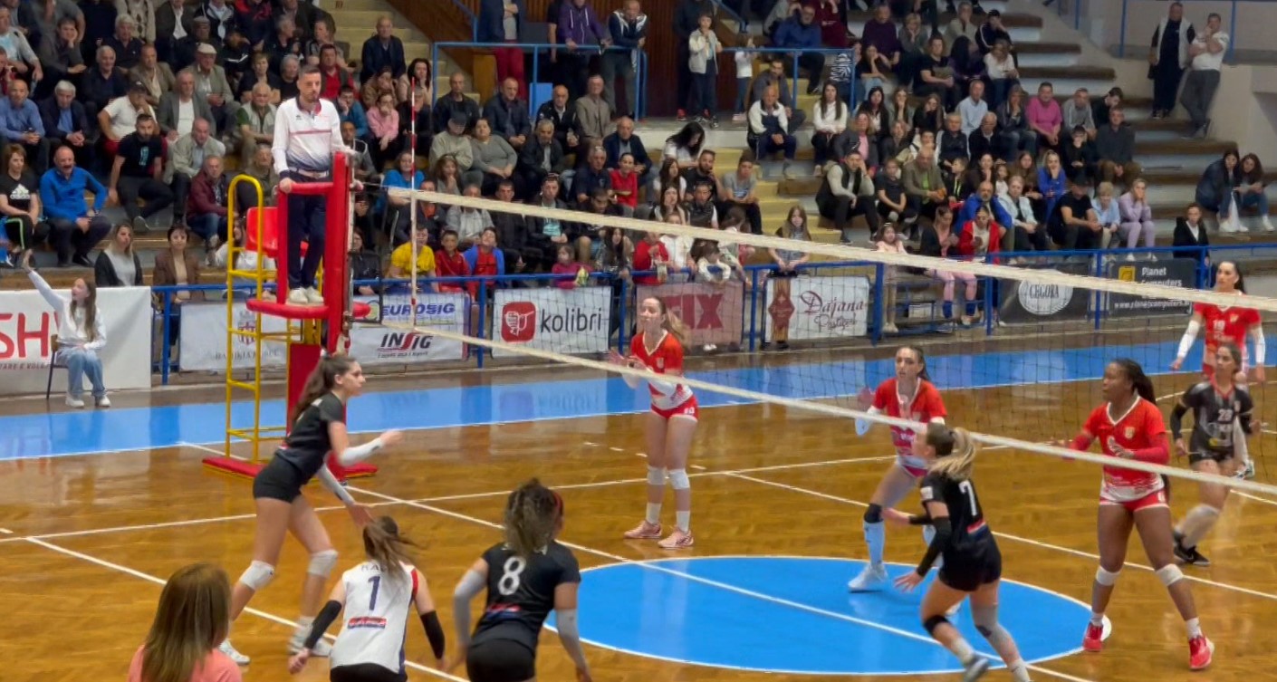 Volejboll për femra, korçaret mposhtën në gjysmëfinalen e parë Vllazninë 3-0