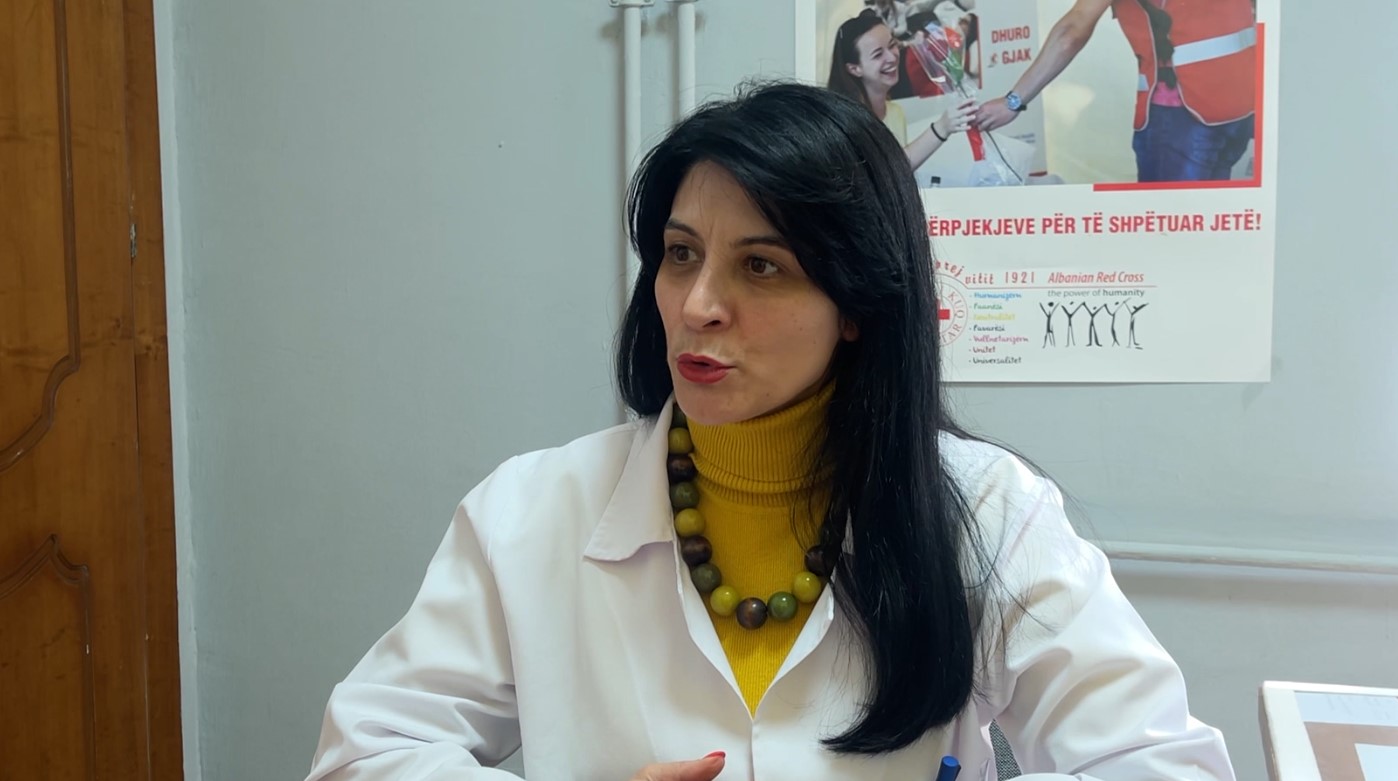 Gjaku, dhurojnë familjarët, jo vullnetarët/ Qytetarët indiferentë në Korçë