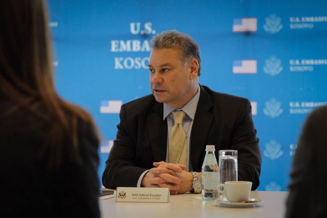 Ambasadori amerikan në Kosovë konfirmon largimin nga detyra të Grabriel Escobar