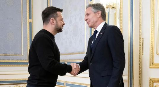 Ndihma amerikane drejt Ukrainës, Blinken në Kiev: Armët do bëjnë diferencën
