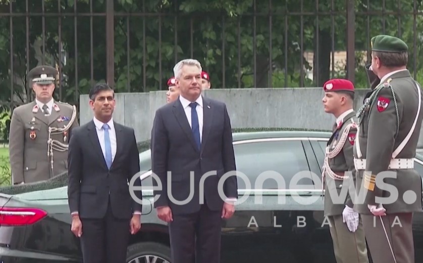 Austria mbështet “Ruandën”|Kancelari Nehamer takon Sunak: Pro dëbimit të emigrantëve