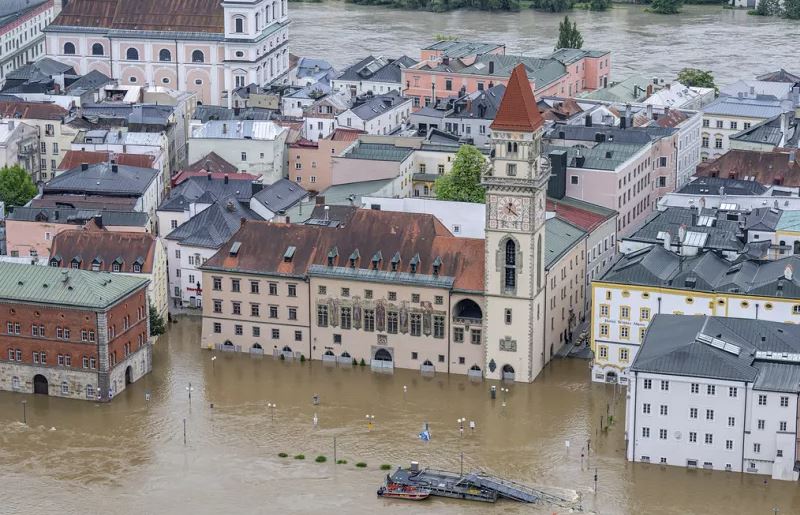 Përmbytjet në Europë: Austria mbyll Danubin, probleme në Poloni e Gjermani