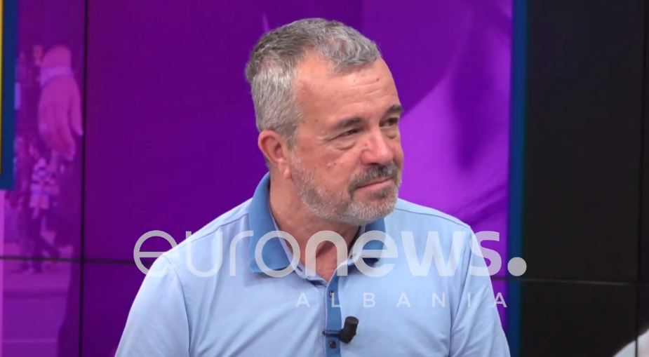 “Fotografoja vajzat bio të kohës”, Tasho: Del sot në rrugë dhe 7 vajza janë njësoj 