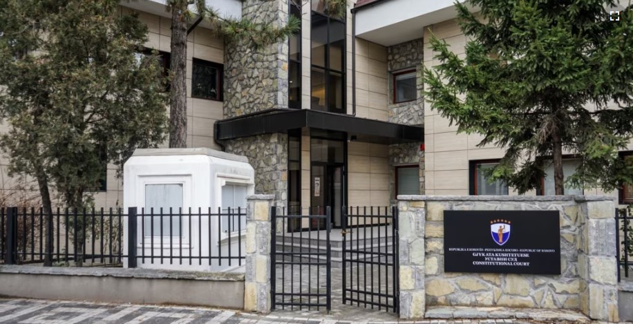 Gjykata Kushtetuese e Kosovës i jep të drejtë Qeverisë për Ligjin e pagës minimale