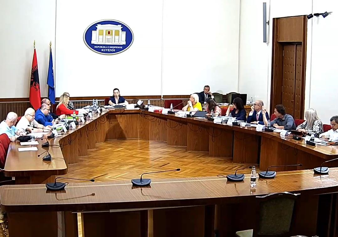 Përplasje të forta te“Sterilizimi”, PD kërkon largimin nga seanca të Milva Ekonomit