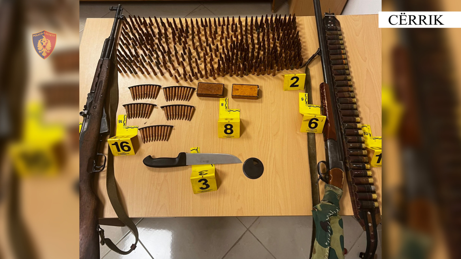 Tritol e armë| Dhunonte partneren e fëmijën e saj, arrestohet 45-vjeçari me të atin