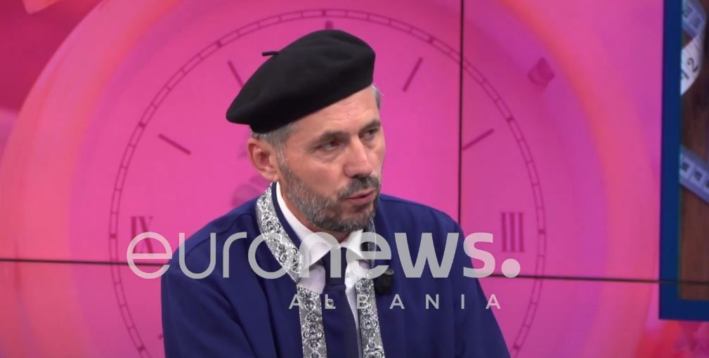 “Pini ujë esëll, hani vetëm 2 vakte” – Ja përfitimet sipas Ylli Gurrës…