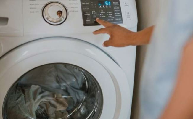Mos i lani rrobat në 30-40 gradë, ja çfarë rrezikoni
