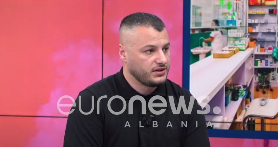 Keni dhimbje koke nga dielli? Farmacisti tregon çfarë duhet të pini…