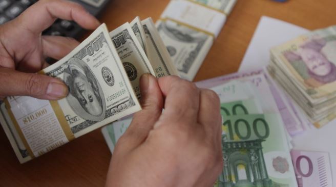 Këmbimi valutor, si qëndron leku sot në raport me monedhat e huaja