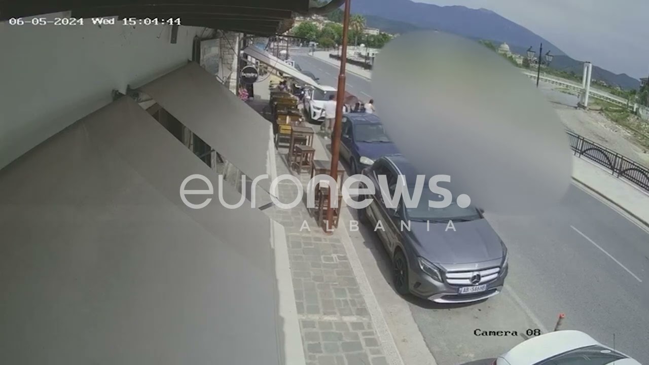 VIDEO| Momenti kur 20-vjeçari me motor përplas turisten nga Nepali në Berat