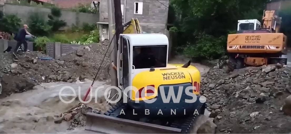 Përmbytje në disa komuna të Kosovë, reshjet e shiut vërshojnë në rrugë, e shtëpi