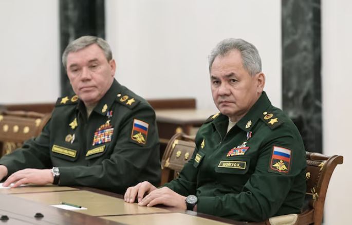 GJNP lëshon urdhër-arresti për ish-ministrin rus të mbrojtjes dhe gjeneralin e lartë