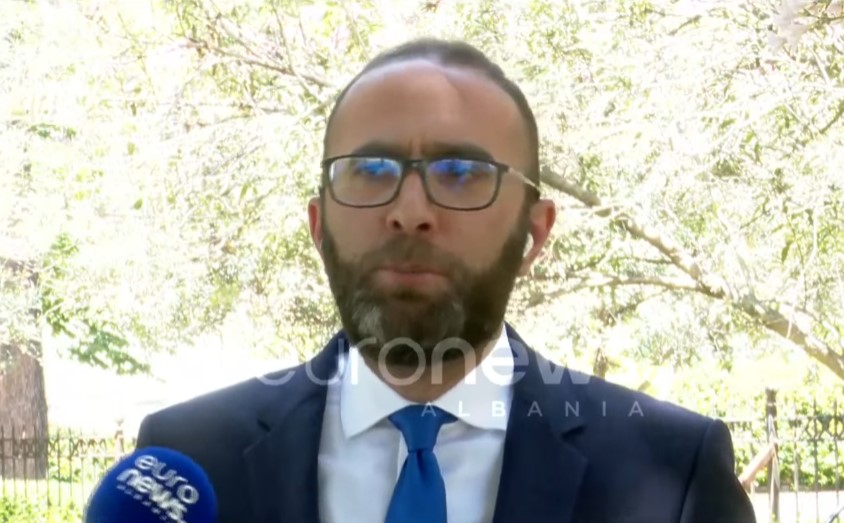 Vula ‘në dorën’ e Berishës, Bardhi mesazh Bashës e deputetëve: Dilni me një qëndrim!
