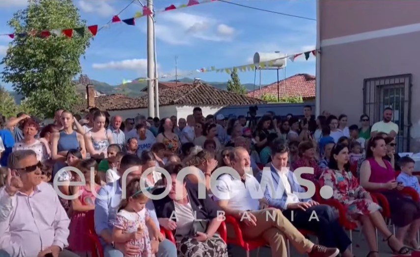 Festa e trëndafilave në Pojan| Jo vetëm për dekor, gratë e përdorin edhe për gatime