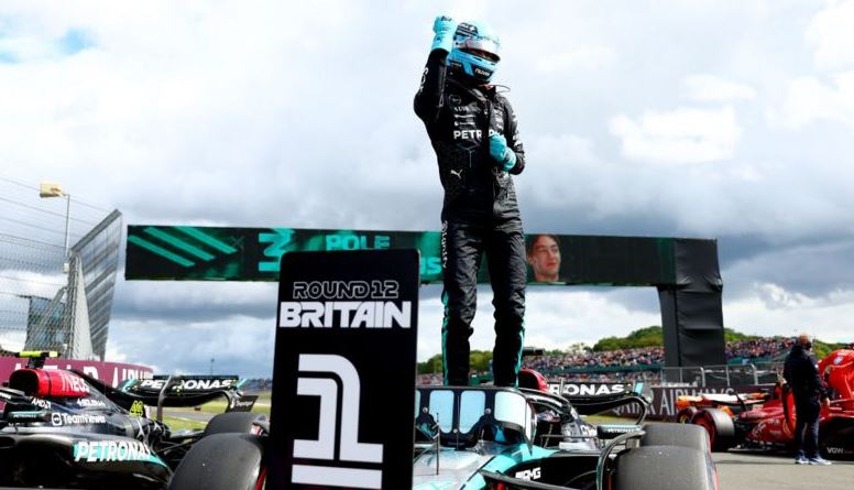 Russell mund Hamilton për pole në Silverstone