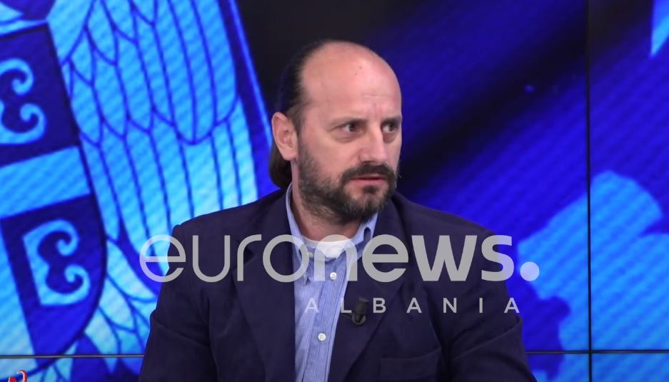 “Avionët e NATO-s mbi kufirin e Serbisë”, ish-piloti: Kurti po bën lojë politike