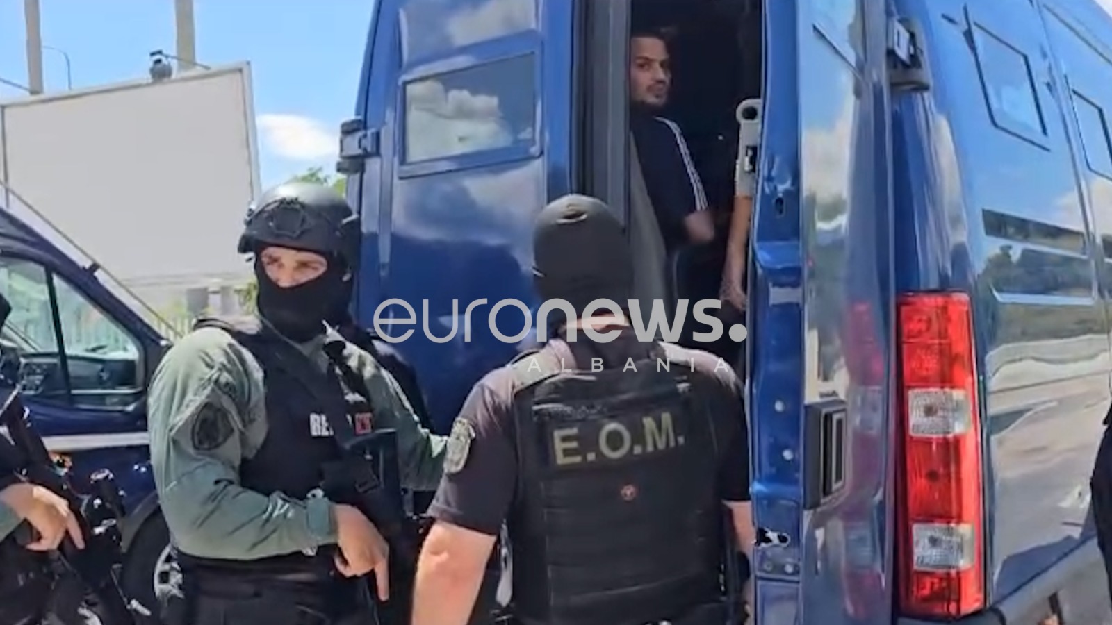VIDEO| Blindohet kufiri me Greqinë, momenti kur Laert Haxhiu i dorëzohet RENEA-s