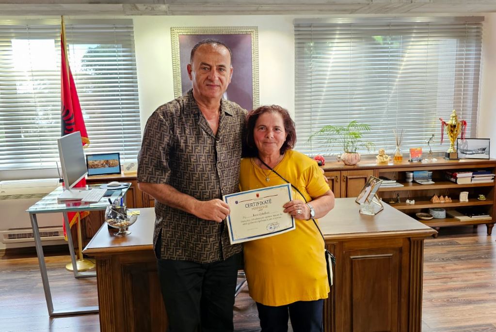 Shpëtoi nga mbytja gruan në liqen, vlerësohet “heroina” në Pogradec