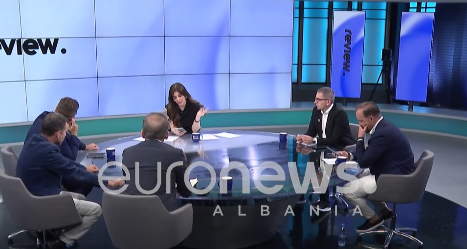 Familjarët e Aleks Nikës ndërhyjnë live për 21 Janarin: E dimë kush i prishi provat