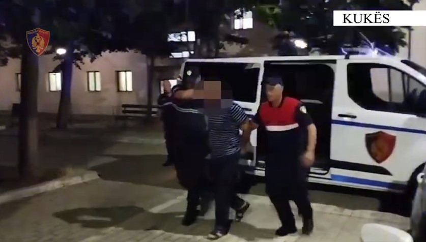 28-vjeçari në Kukës qëllon me armë drejt banesës së bashkëjetueses së tij, prangoset