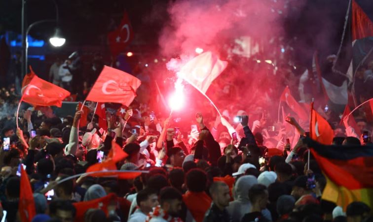 Ambasadori turk bën thirrje: Festë të përmbajtur kur t’i mposhtim holandezët