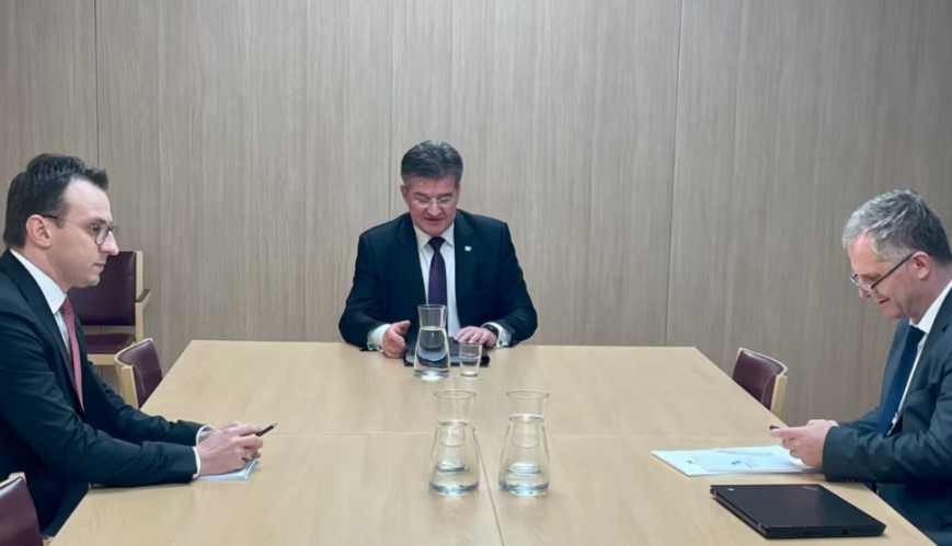 Bislimi e Petkoviç në Bruksel për “zbatimin urgjent” të marrëveshjes Kosovë-Serbi