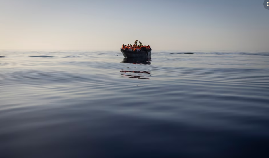 Po udhëtonin me një varkë të vogël, Greqia shpëton 75 emigrantë