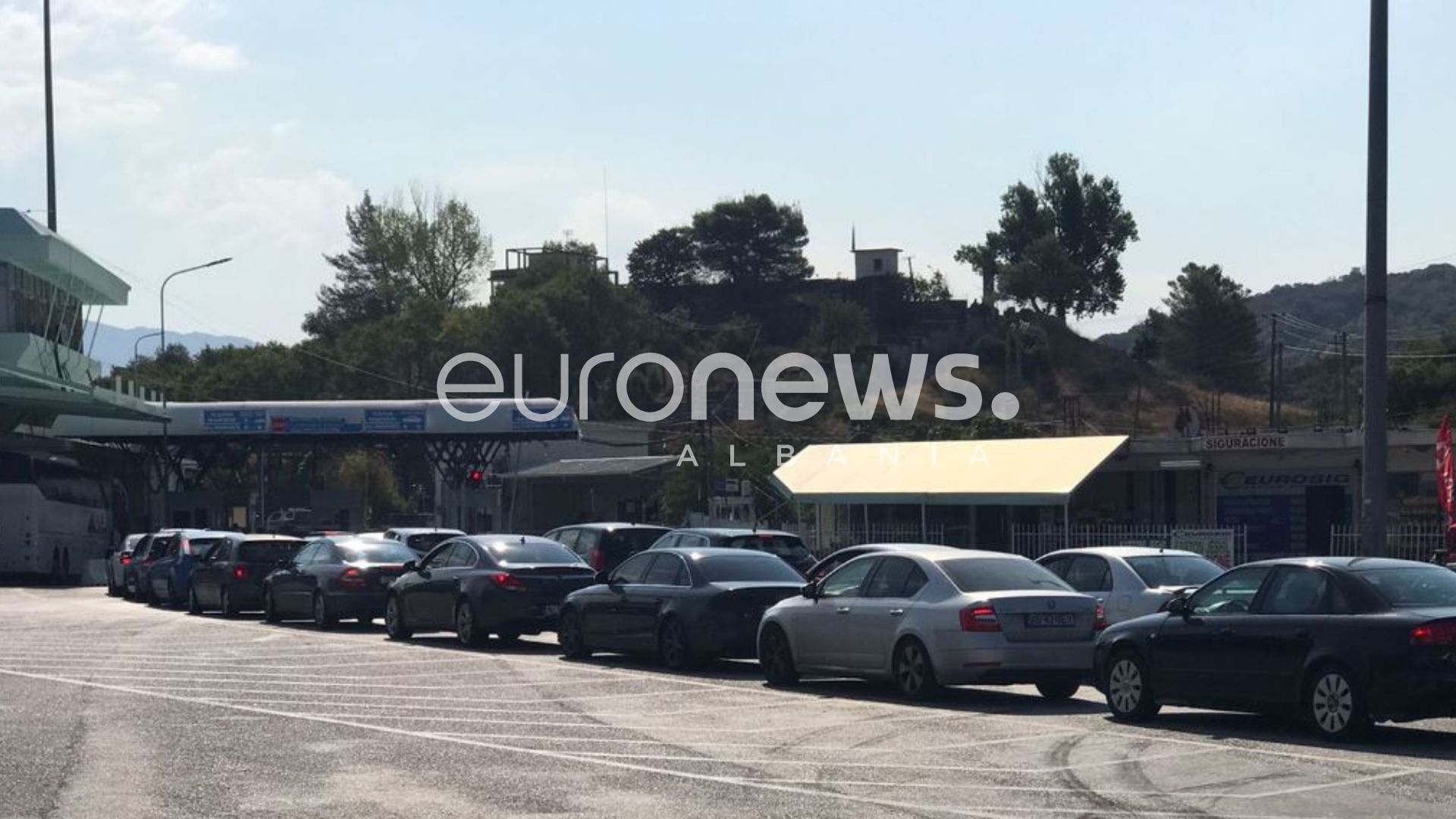 1382 automjete në 24 orë në Kakavijë, vijon kthimi i emigrantëve drejt Greqisë