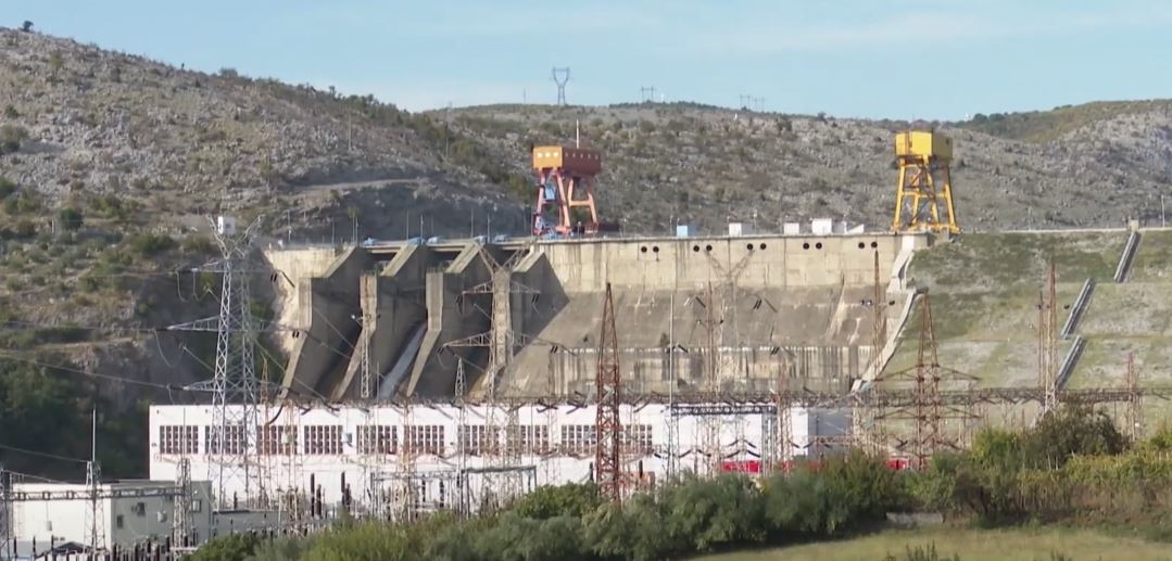 Bie prodhimi i energjisë elektrike, shkak mungesa e rreshjeve ne HEC-e