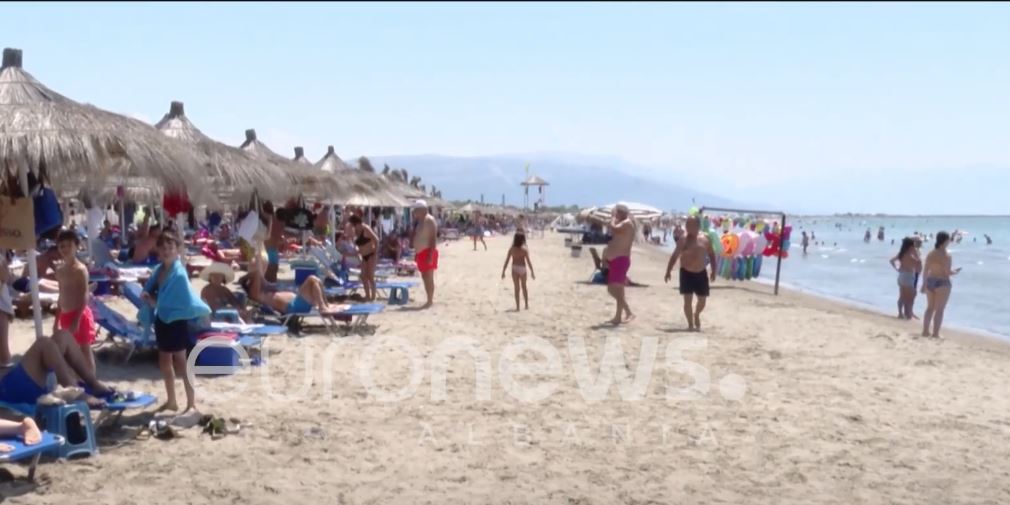Vendasit pushojnë në Zvërnec: Janë plazhe të qeta e të pastër dhe çmime të arsyeshme