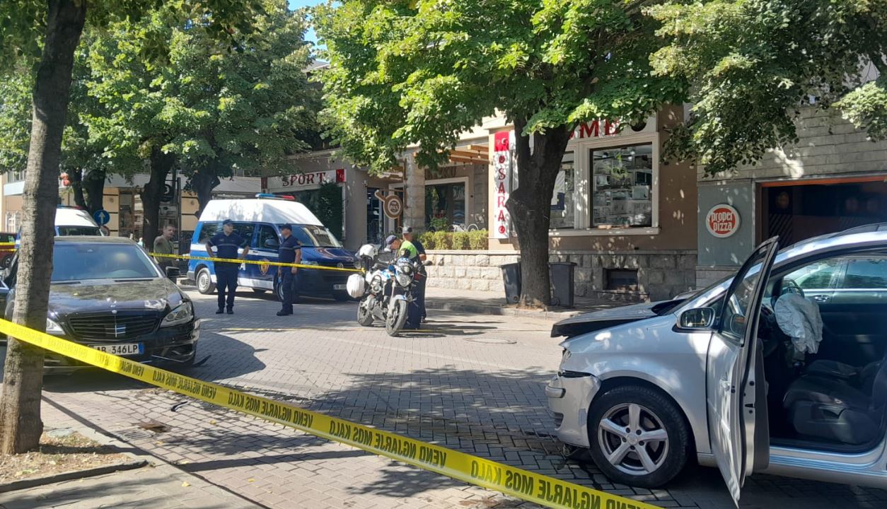 Korçë| Pësoi infarkt teksa drejtonte automjetin, shoferi përplas një makinë tjetër