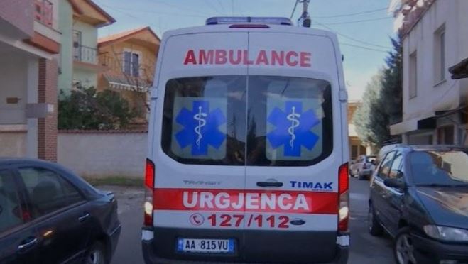 Plagosje me thikë në Elbasan  14 vjeçari përfundon në spital