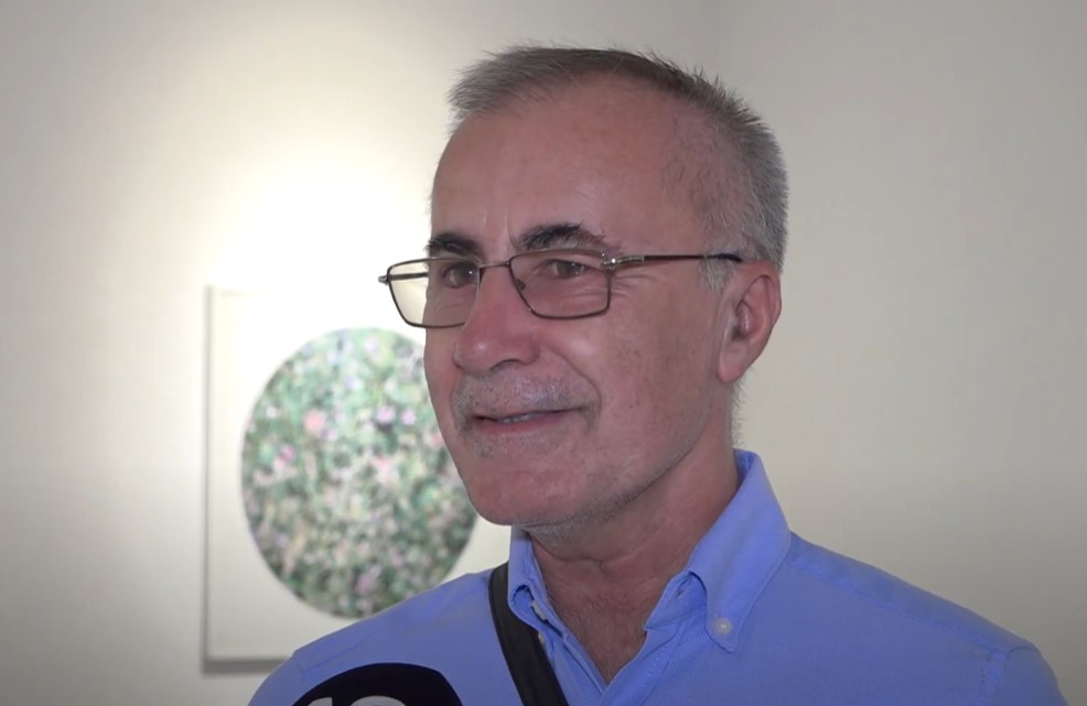 “Fije” në tablo pikture, ekspozita me 19 punime të Andi Hilës hapet në galerinë FAB