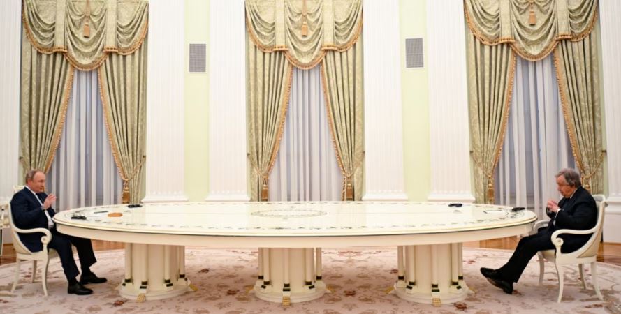 Presidenti rus, Vladimir Putin, gjatë takimit me shefin e OKB-së, Antonio Guterres, në Rusi më 26 prill 2022.