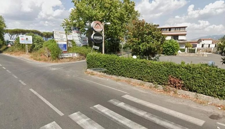 E përplas makina në vijat e bardha, ndërron jetë 15-vjeçari shqiptar në Itali
